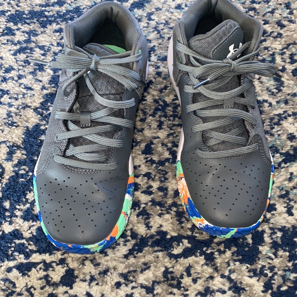 Under armour jet 21 youth basketball shoe EUC size 5 - Picture 3 of 5